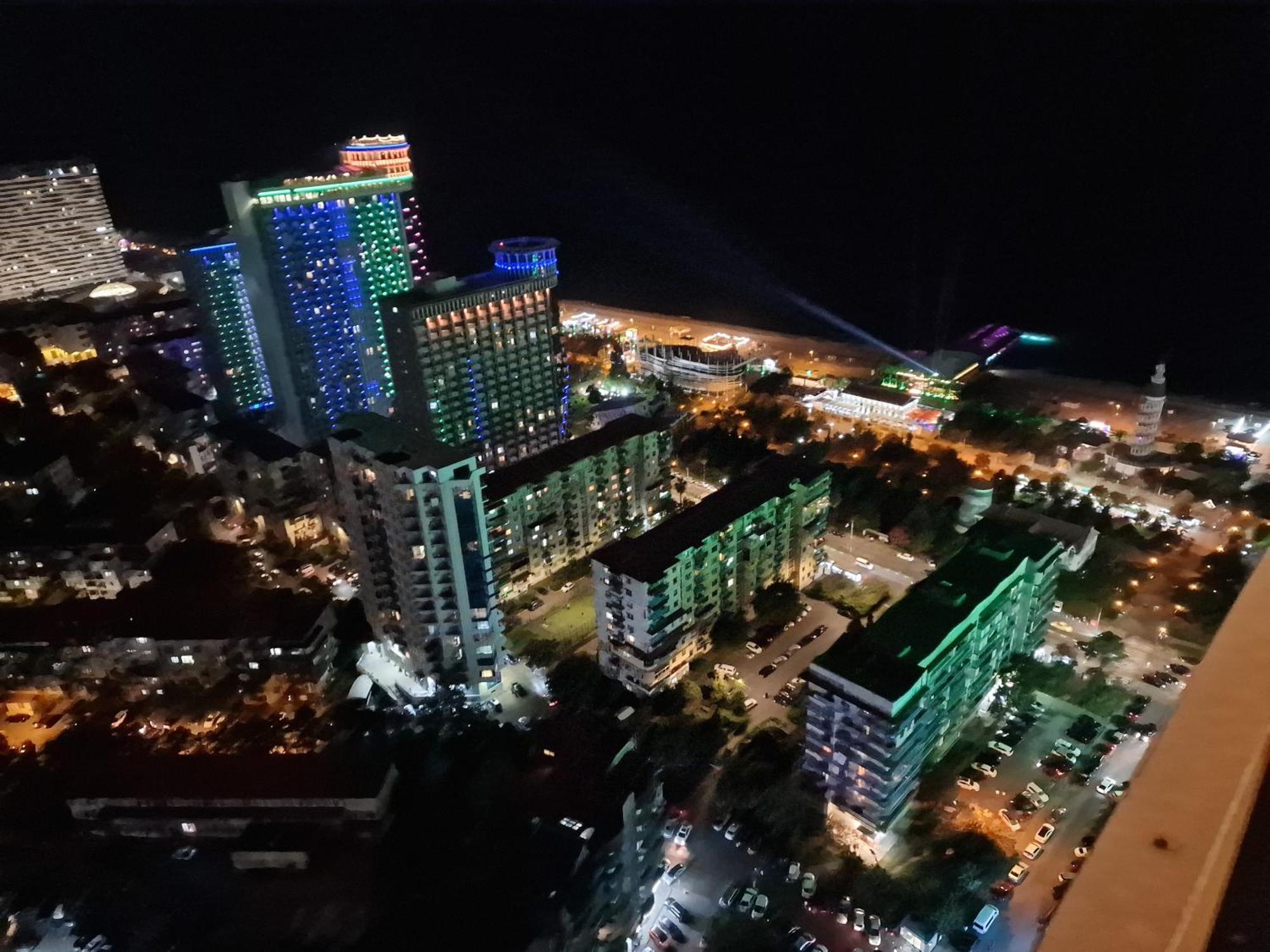 Apart-Hotel Orbi City Batumi Esterno foto